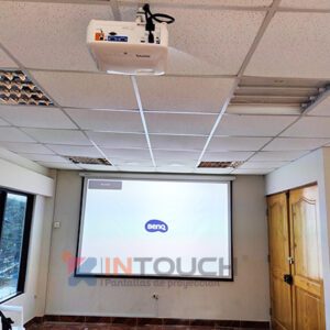 ECRAN ELÉCTRICO 1.50 X1.50 MTROS